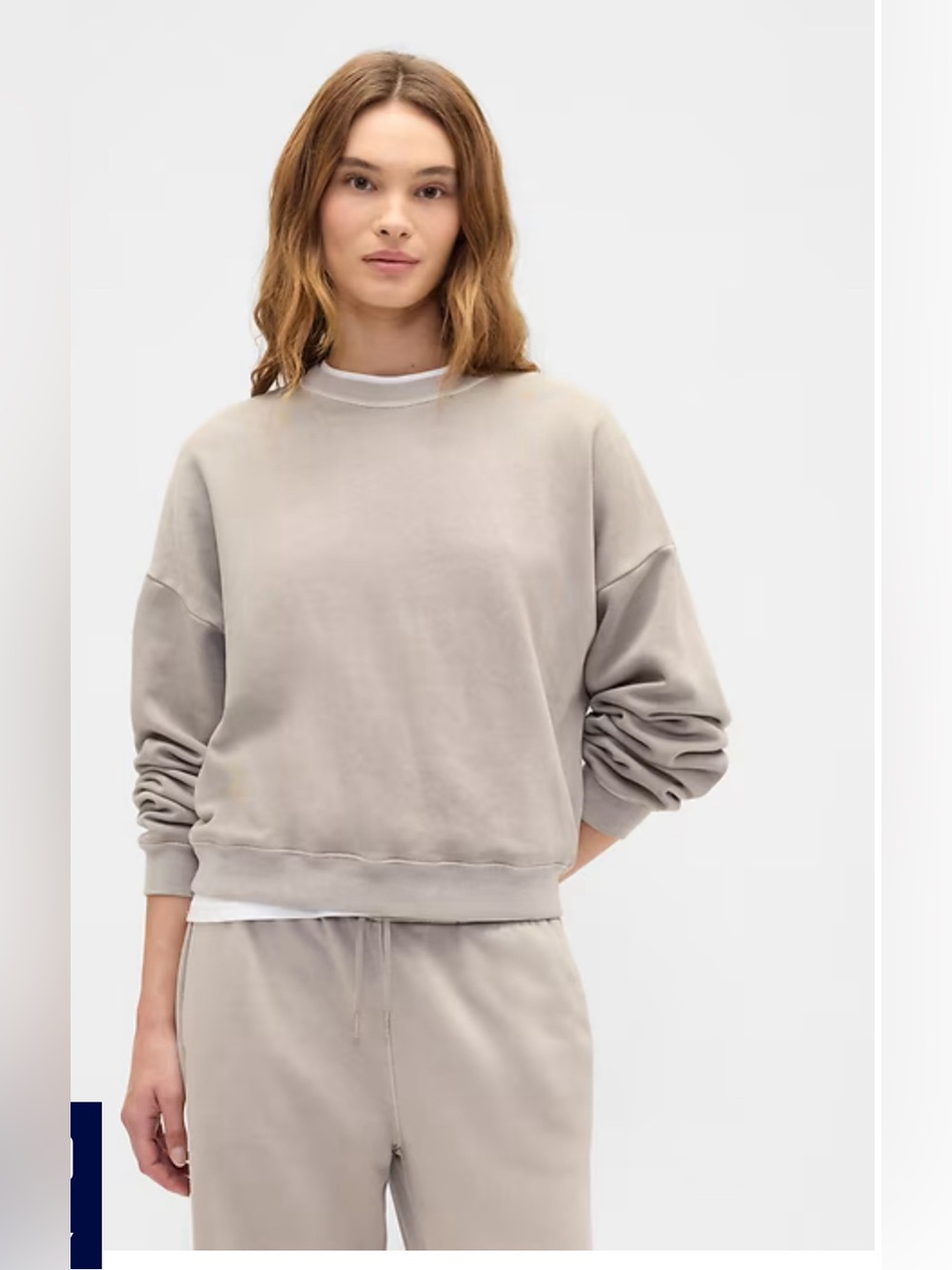 GAP Relaxed Wedge Crewneck Sweatshirt XXL in Color: Quail